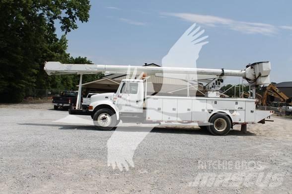 Altec AM900 Εναέριες πλατφόρμες τοποθετημένες σε φορτηγό