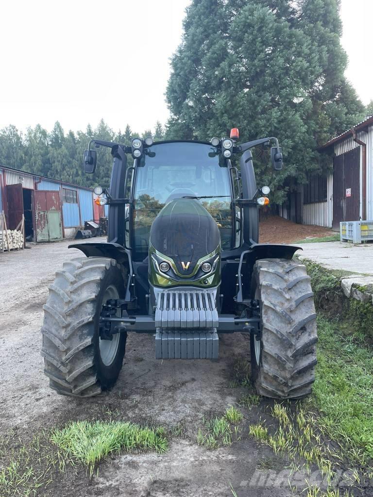 Valtra G 135 Τρακτέρ
