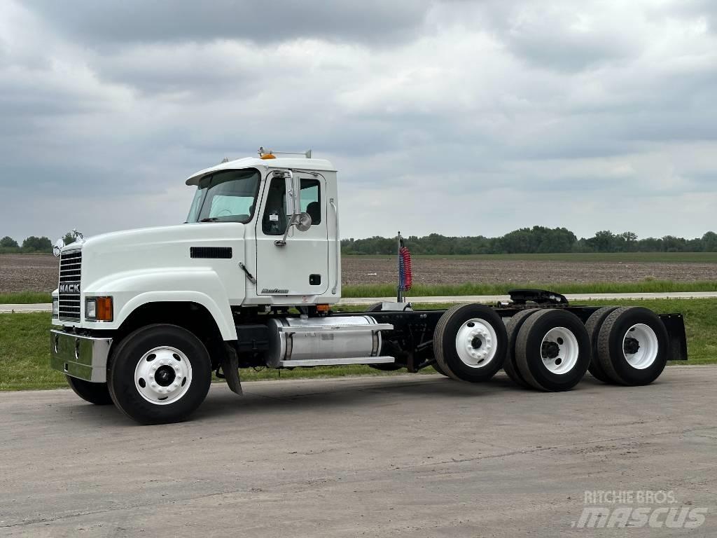 Mack CHN 613 Τράκτορες