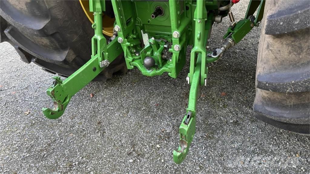John Deere 6R215 Τρακτέρ