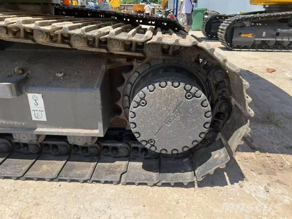 Komatsu 220 Εκσκαφείς με ερπύστριες