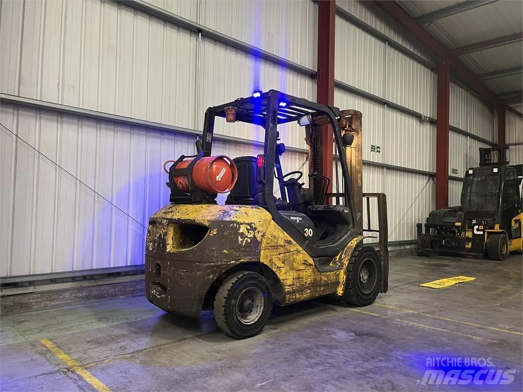 Komatsu FG30T-17 Περονοφόρα ανυψωτικά κλαρκ με φυσικό αέριο LPG