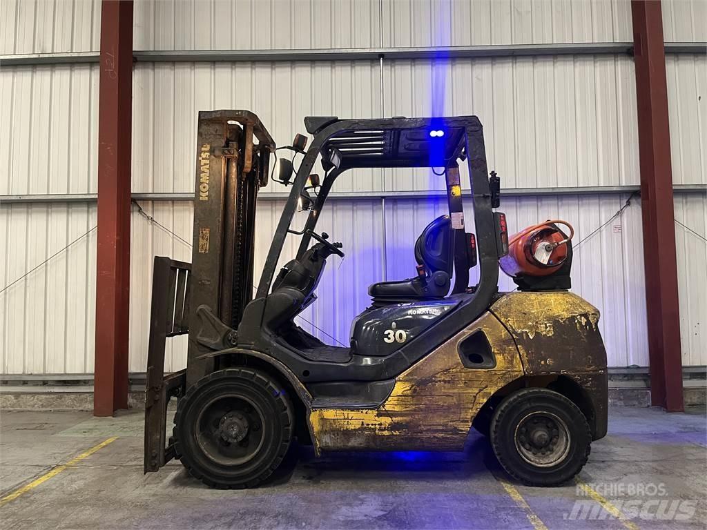 Komatsu FG30T-17 Περονοφόρα ανυψωτικά κλαρκ με φυσικό αέριο LPG