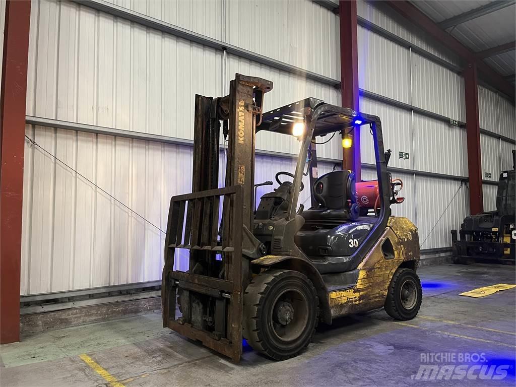 Komatsu FG30T-17 Περονοφόρα ανυψωτικά κλαρκ με φυσικό αέριο LPG