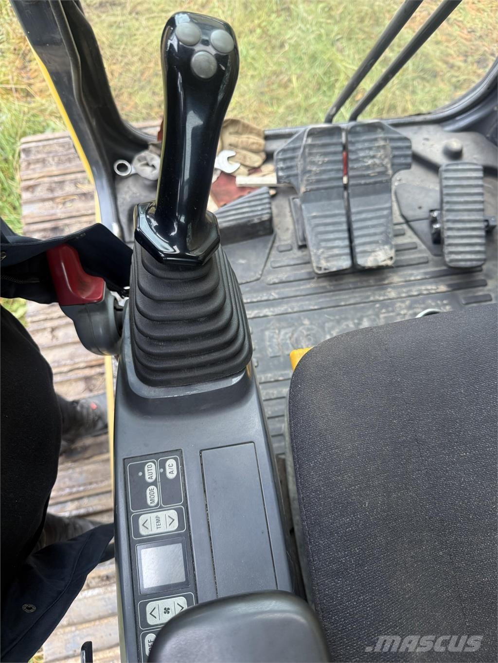 Komatsu PC180LC Εκσκαφείς με ερπύστριες