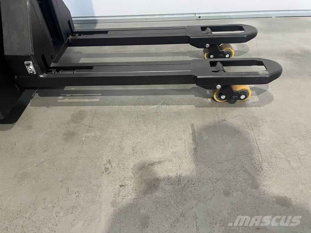 Clark WS10Mi Παλετοφόρα πεζού χειριστή με ιστό