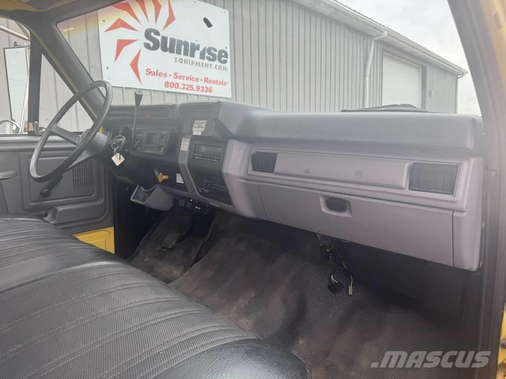 Ford F 700 Φορτηγά Kαρότσα με ανοιγόμενα πλαϊνά