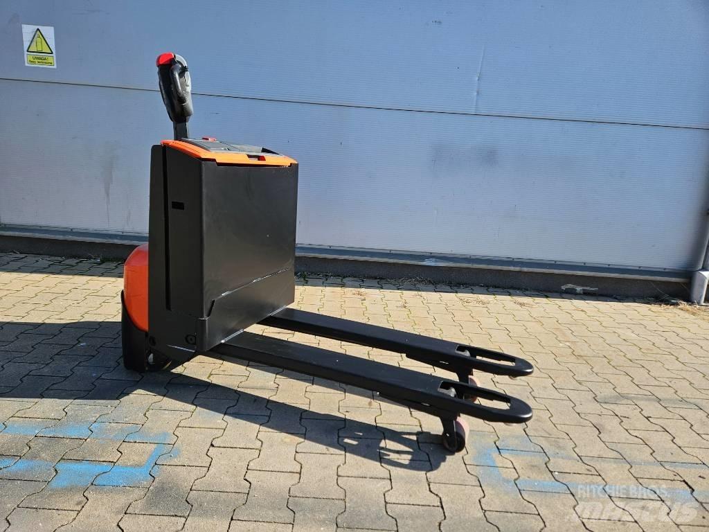 BT LWE 140 Χειροκίνητο περονοφόρο ανυψωτικό