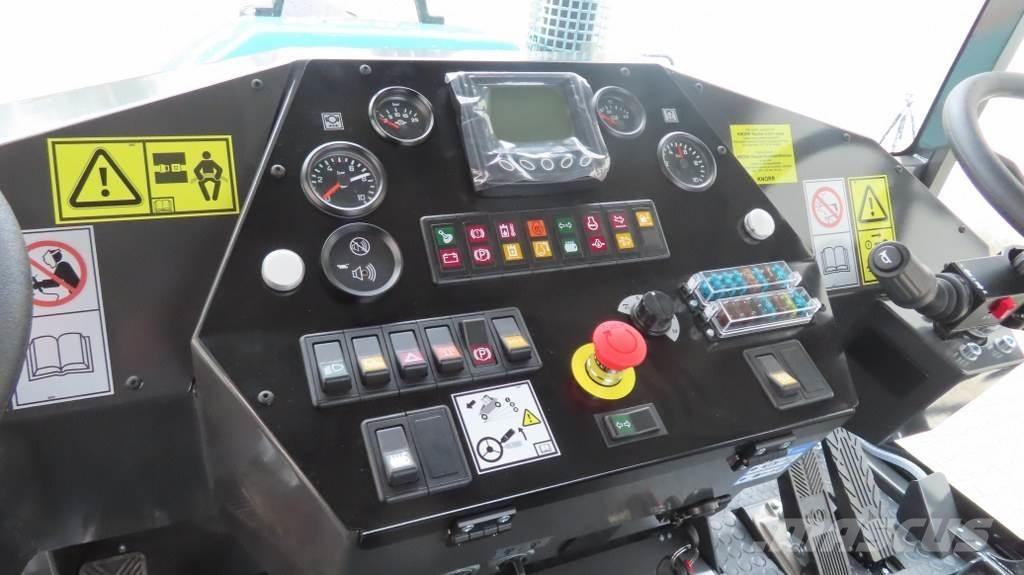 Ammann ART 240 Κύλινδροι με επίσωτρα με αέρα