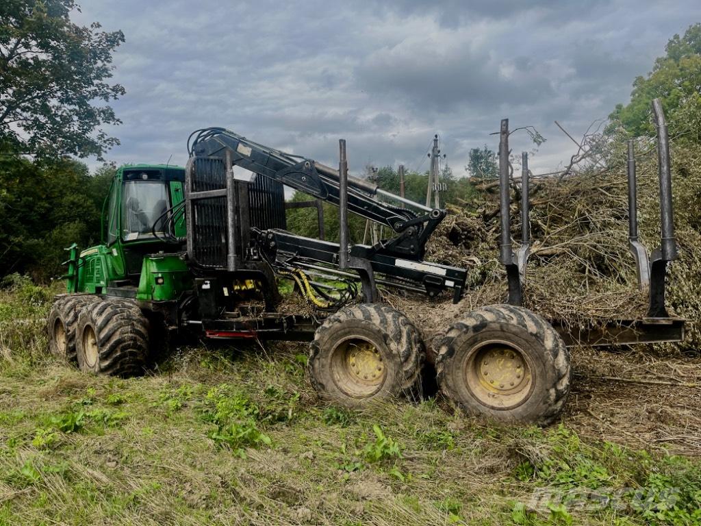 John Deere 1110 E Μεταφορείς ξυλείας