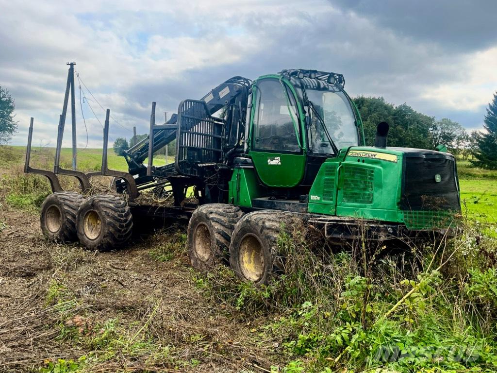 John Deere 1110 E Μεταφορείς ξυλείας
