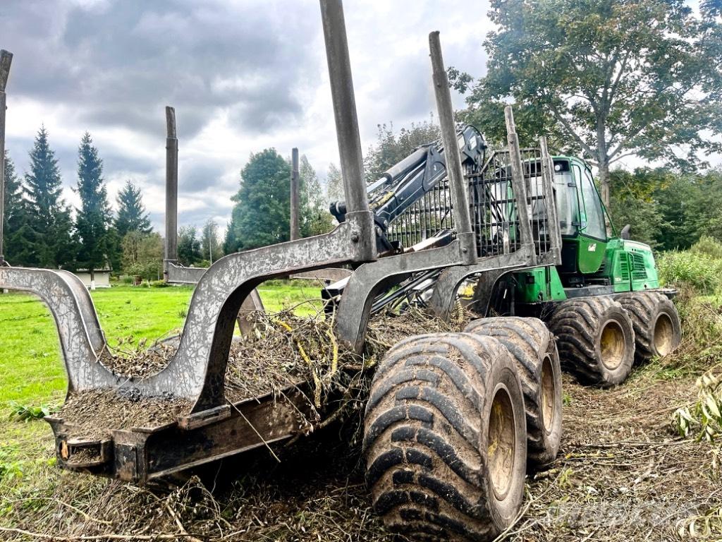John Deere 1110 E Μεταφορείς ξυλείας