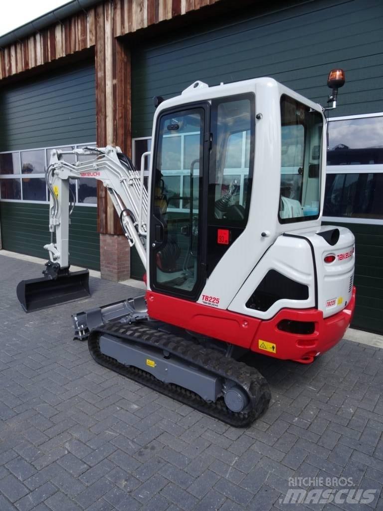 Takeuchi TB 225 Εκσκαφάκι (διαβολάκι) < 7t