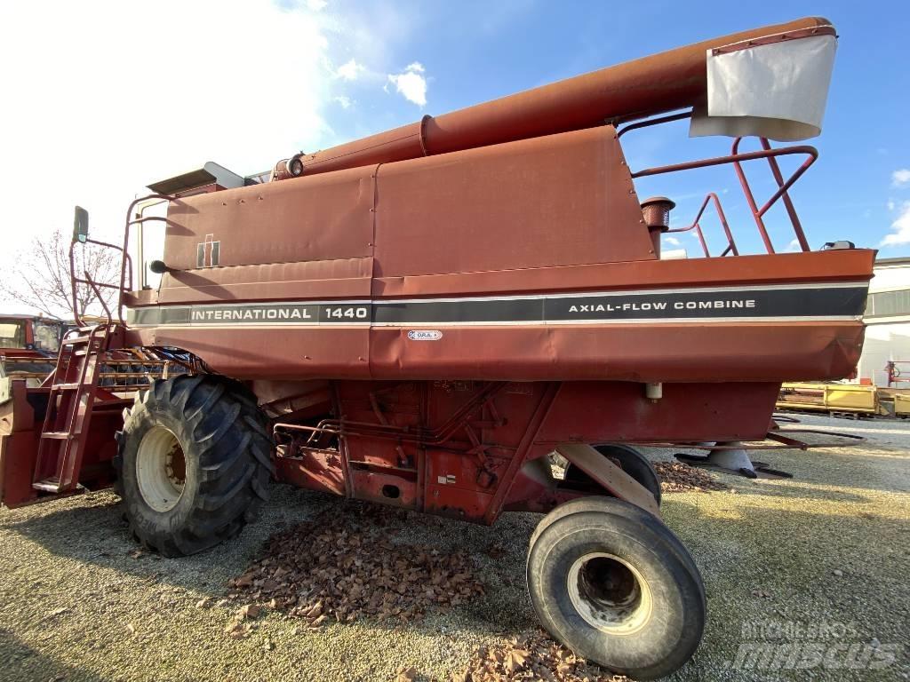 Case IH 1440 Θεριζοαλωνιστικές μηχανές