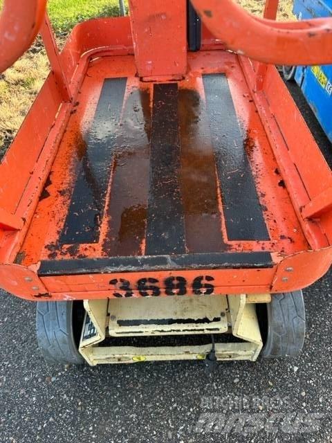 JLG 1230 ES Ανυψωτήρες με κατακόρυφους πυλώνες