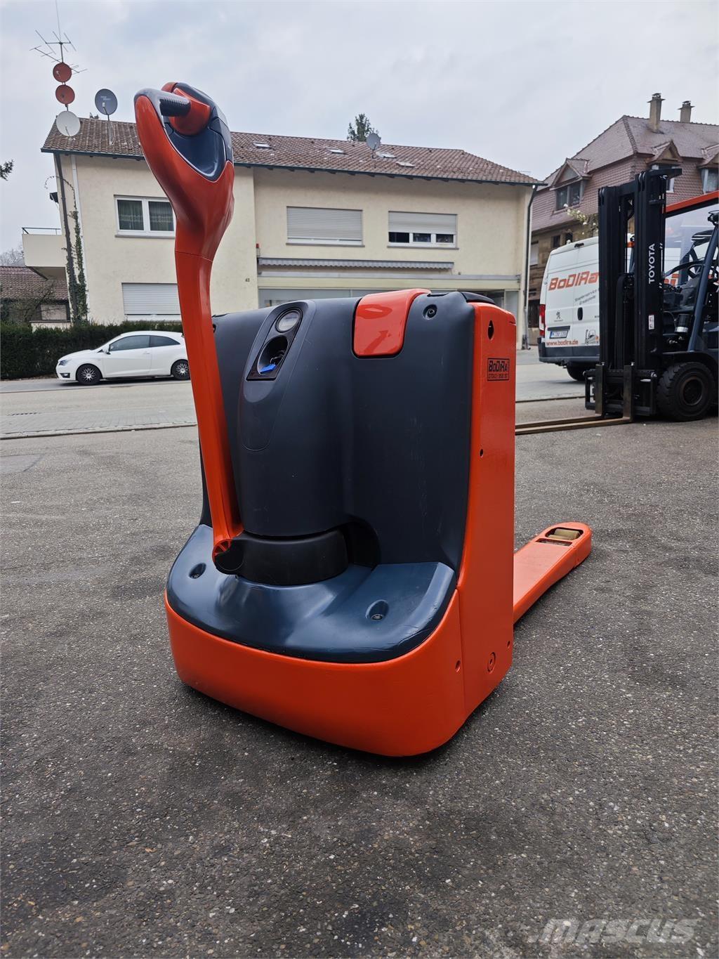 Linde T 16 Παλετοφόρα πεζού χειριστή με ιστό