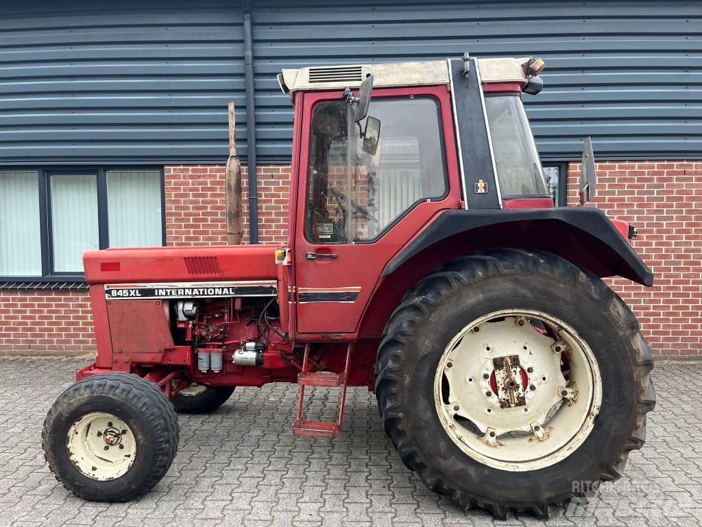International 845 XL Τρακτέρ