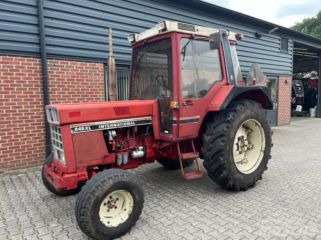 International 845 XL Τρακτέρ