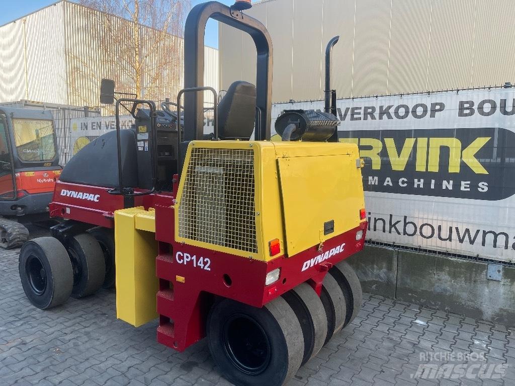 Dynapack CP 142 Κύλινδροι με επίσωτρα με αέρα