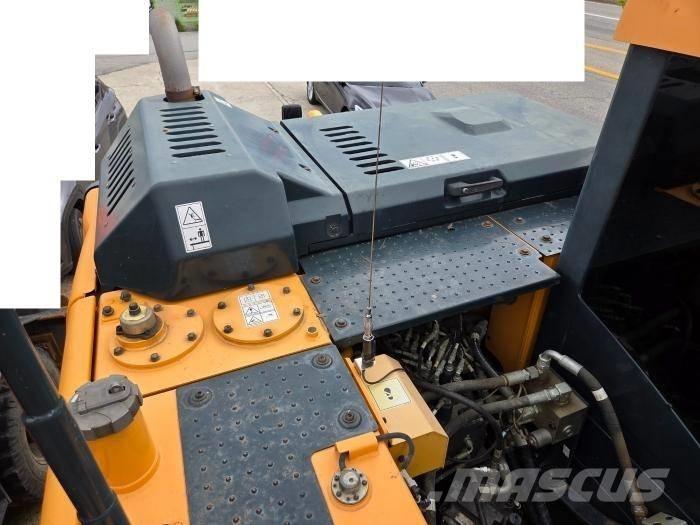 Hyundai HW 145 Εκσκαφείς με τροχούς - λάστιχα