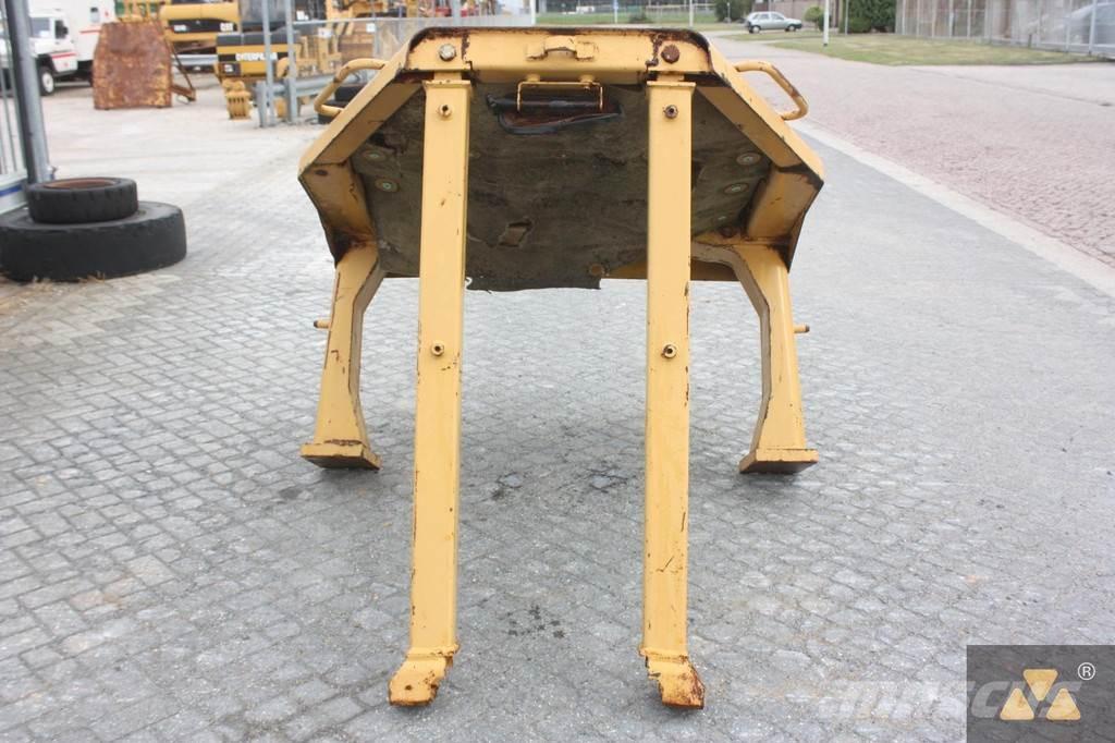 CAT D8N O-rops cab Καμπίνες και εσωτερικό