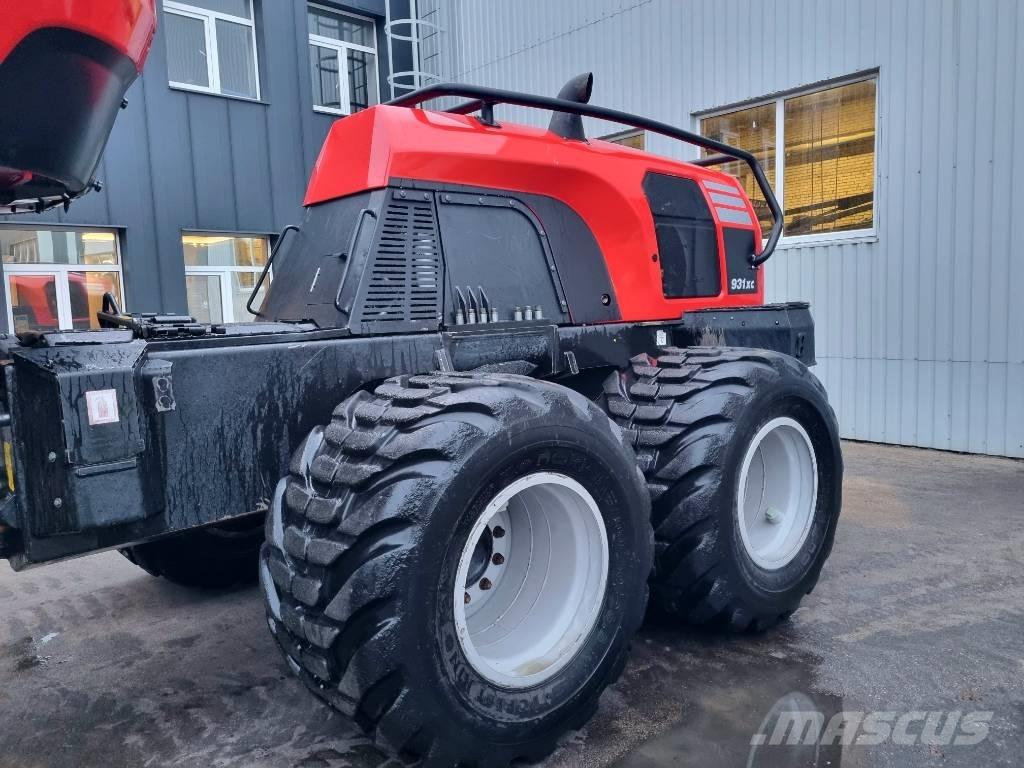 Komatsu 931 XC Θεριζοαλωνιστικές μηχανές