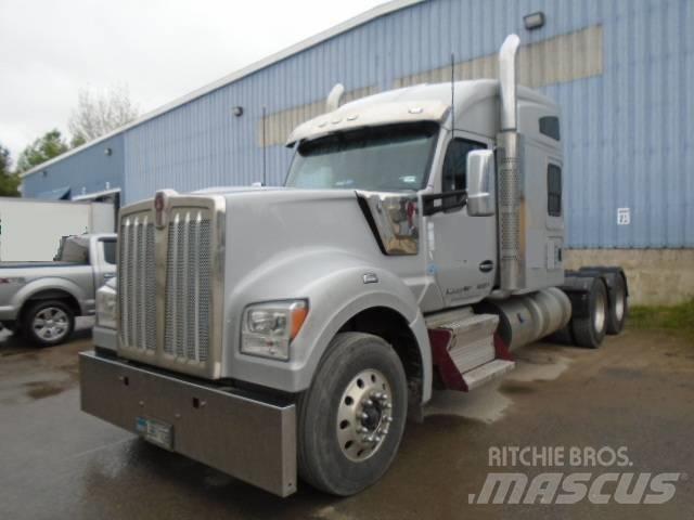 Kenworth W 990 Τράκτορες