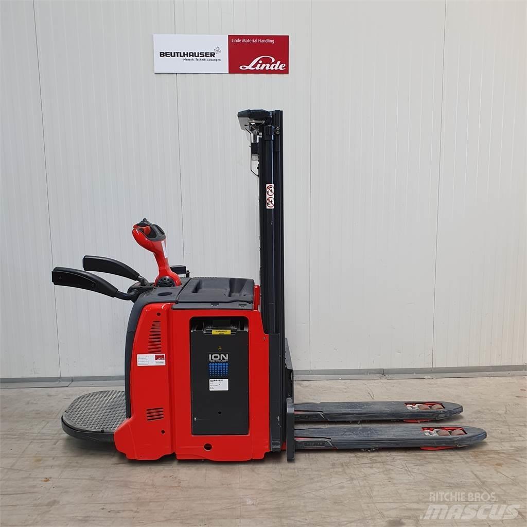 Linde D12AP Παλετοφόρα πεζού χειριστή με ιστό