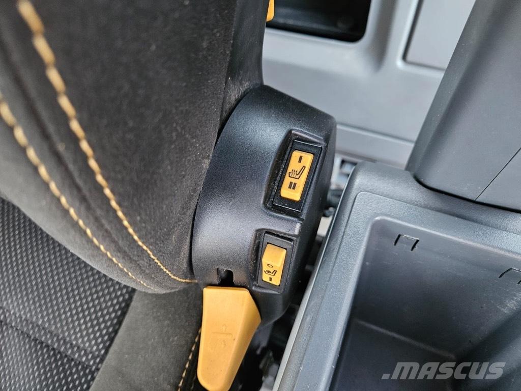 CAT 323 Εκσκαφείς με ερπύστριες