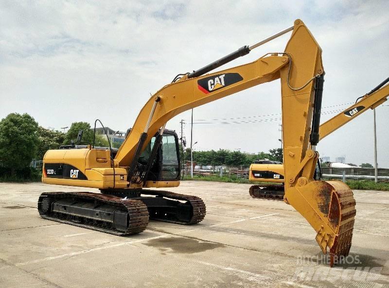 CAT 323 Εκσκαφείς με ερπύστριες