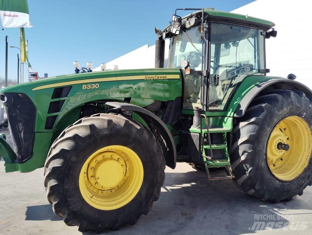 John Deere 8330 Τρακτέρ