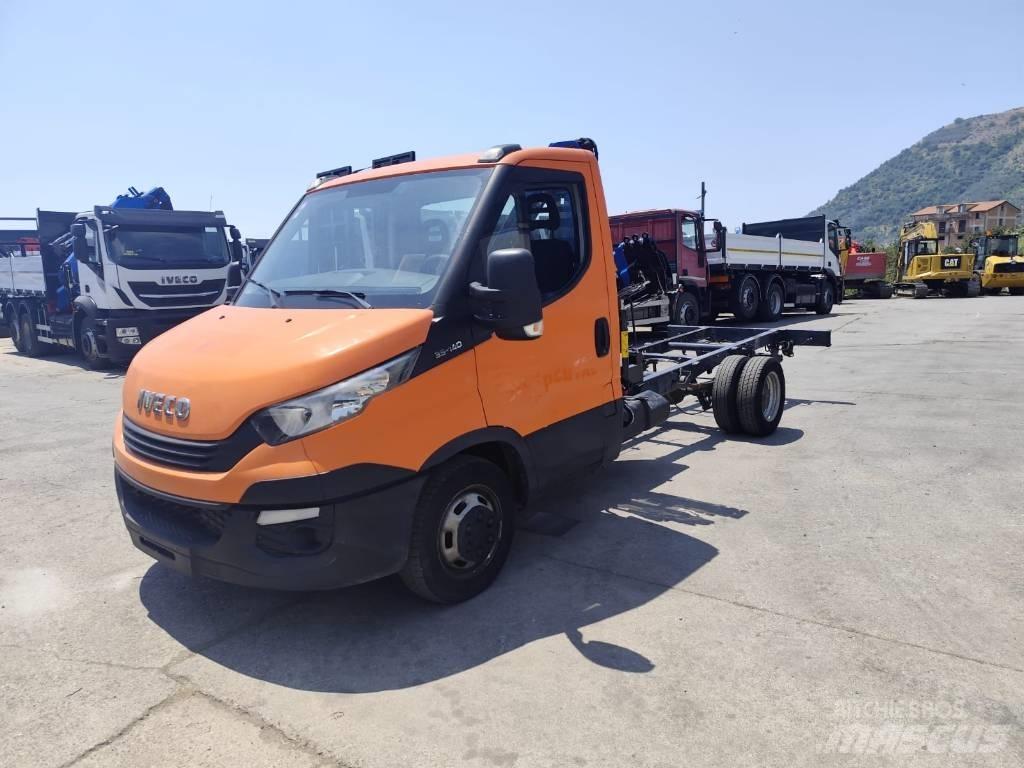 Iveco Daily 35-140 Φορτηγά με Γερανό