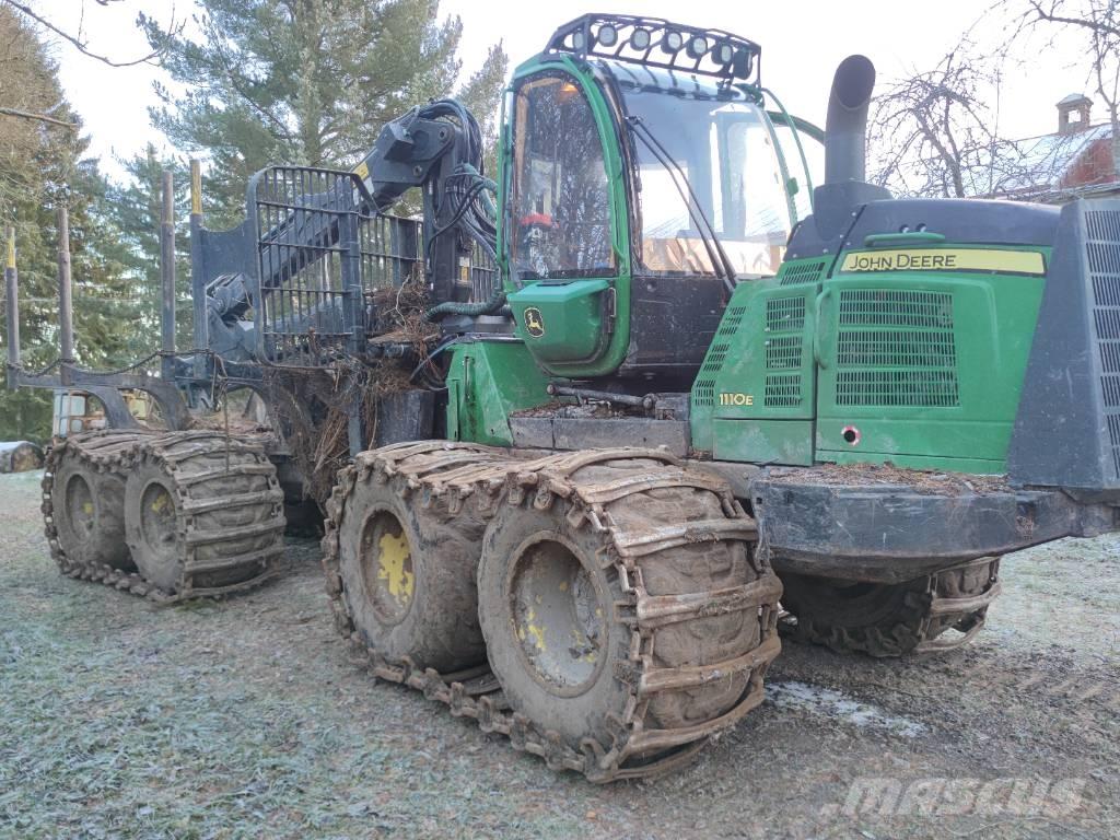 John Deere 1110 E Μεταφορείς ξυλείας