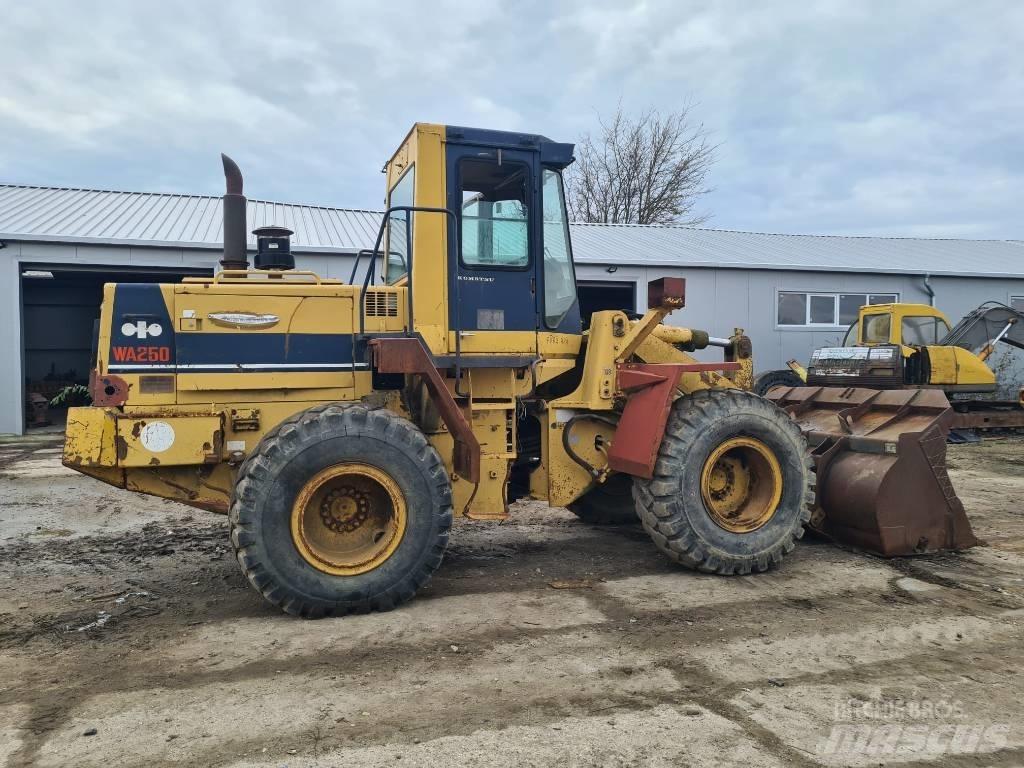 Komatsu WA 250 Φορτωτές με λάστιχα (Τροχοφόροι)