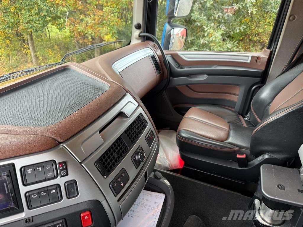 DAF XF 530 6x4 Φορτηγά μεταφοράς δασικών μηχανημάτων