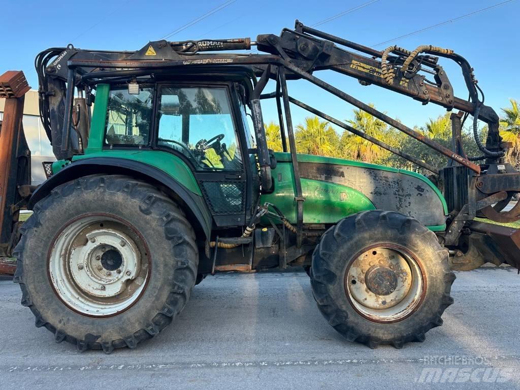 Valtra T130 Τρακτέρ δασοπονίας