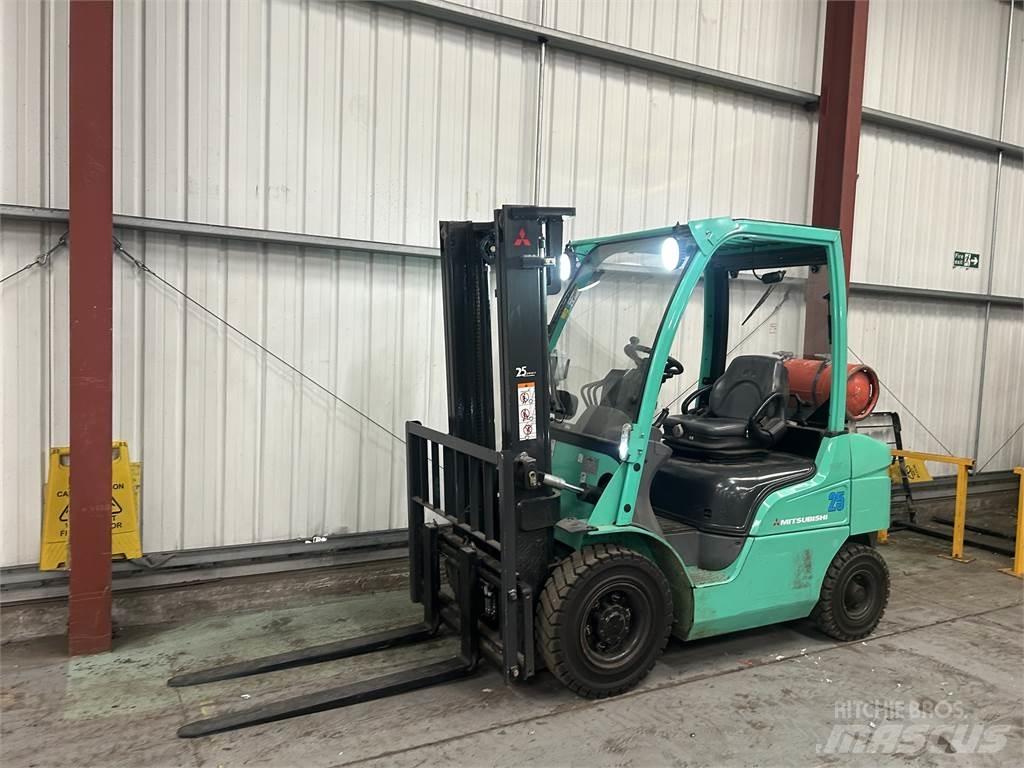 Mitsubishi FG25N Περονοφόρα ανυψωτικά κλαρκ με φυσικό αέριο LPG