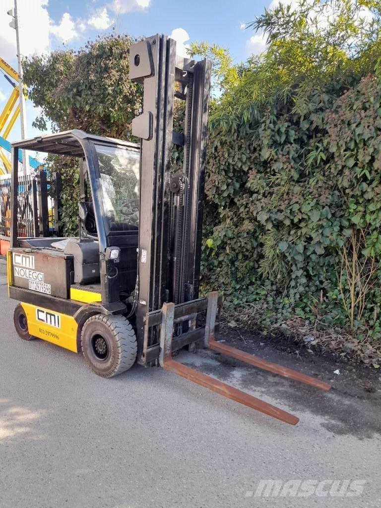 OM E 25 C Ηλεκτρικά περονοφόρα ανυψωτικά κλαρκ