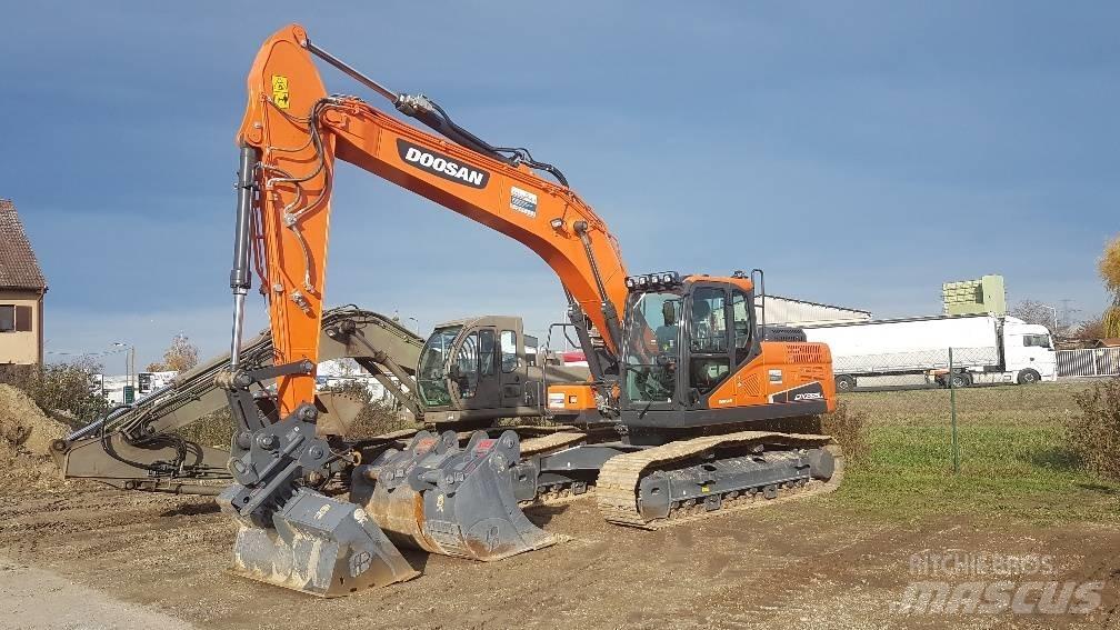 Doosan DX 225 Εκσκαφείς με ερπύστριες