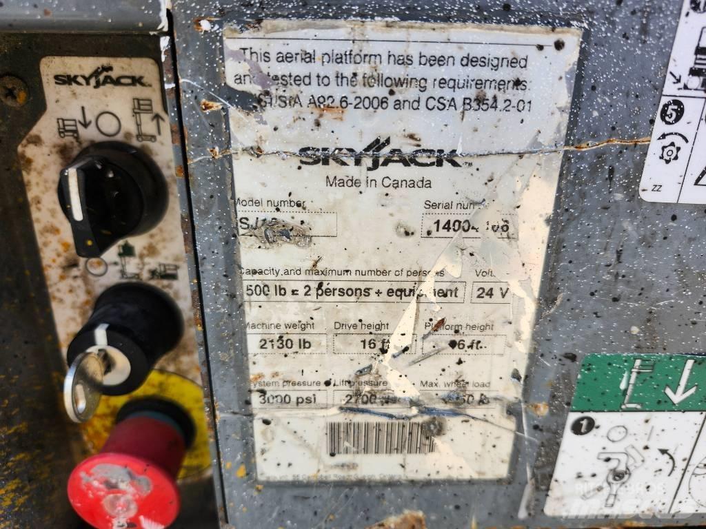 SkyJack SJ 16 Ανυψωτήρες με κατακόρυφους πυλώνες