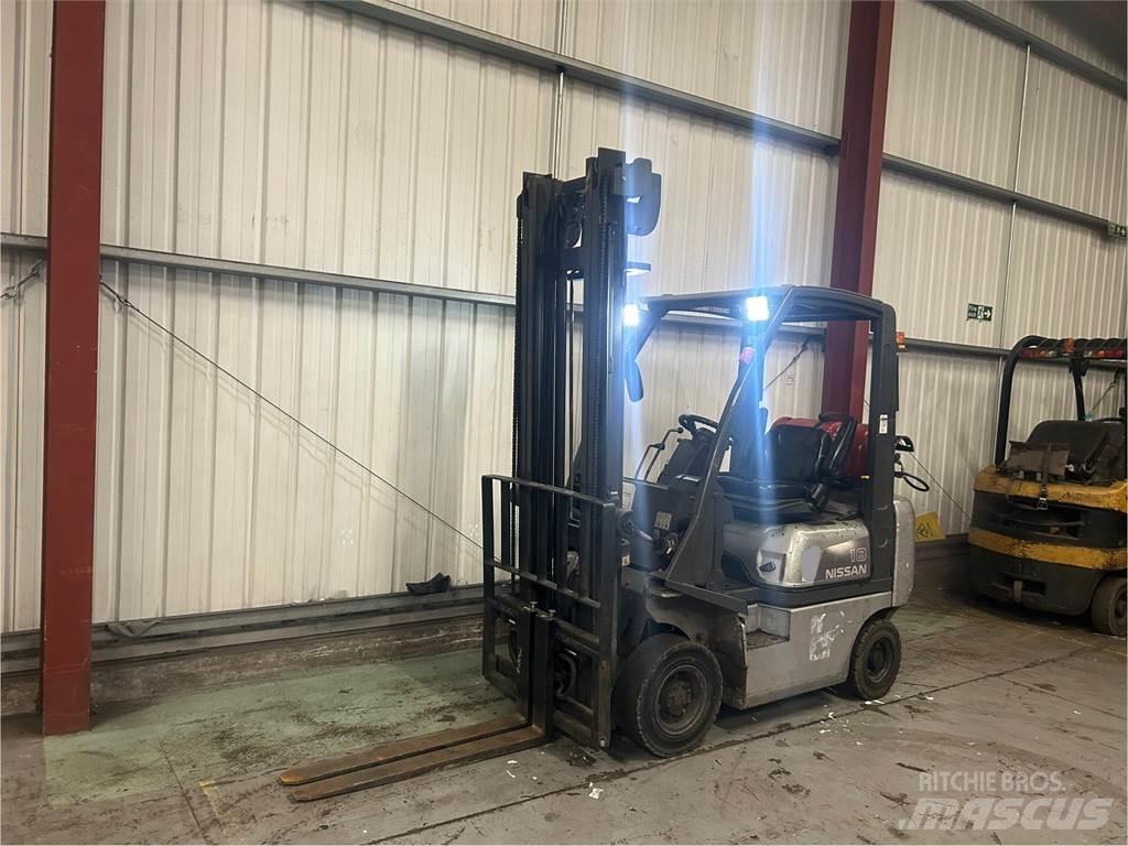 Nissan P1D1A18LQ Περονοφόρα ανυψωτικά κλαρκ με φυσικό αέριο LPG