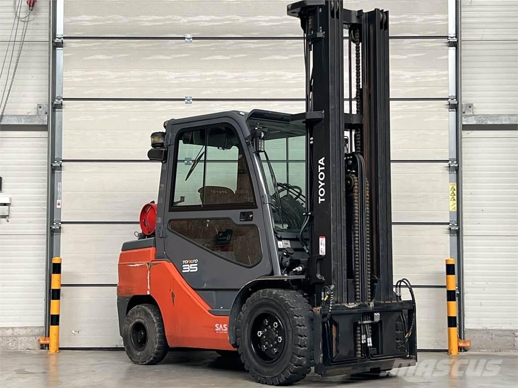 Toyota 8FGJF35 Περονοφόρα ανυψωτικά κλαρκ με φυσικό αέριο LPG
