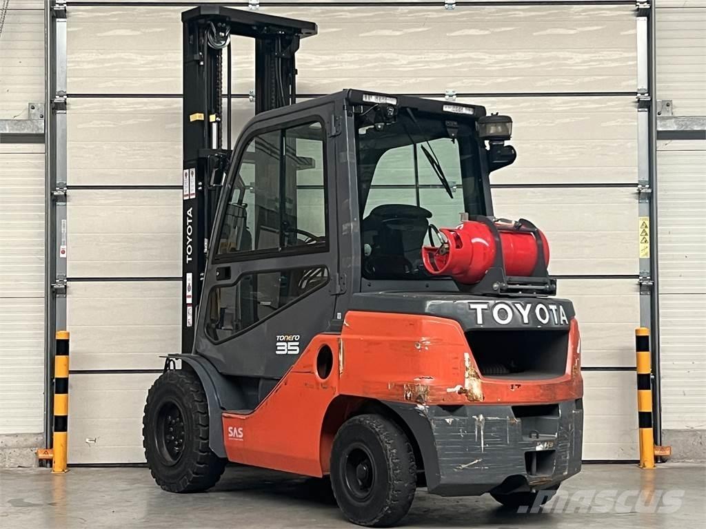 Toyota 8FGJF35 Περονοφόρα ανυψωτικά κλαρκ με φυσικό αέριο LPG