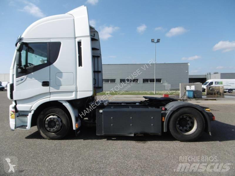 Iveco NP460 Τράκτορες