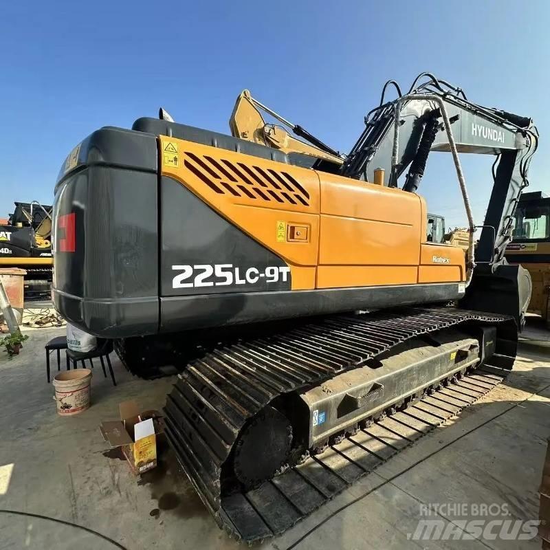 Hyundai R225 Εκσκαφείς με ερπύστριες