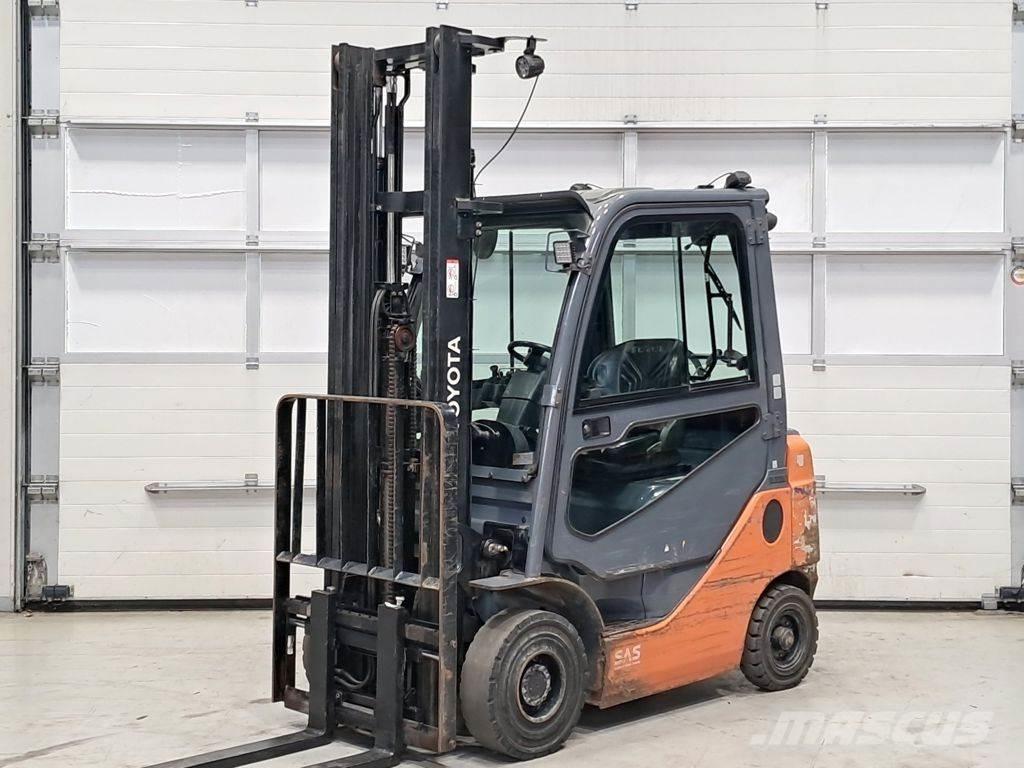 Toyota 02-8FGF18 Περονοφόρα ανυψωτικά κλαρκ με φυσικό αέριο LPG