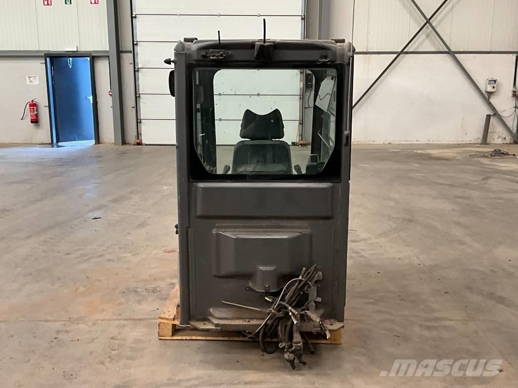 Hitachi ZX 210-3 Καμπίνες και εσωτερικό