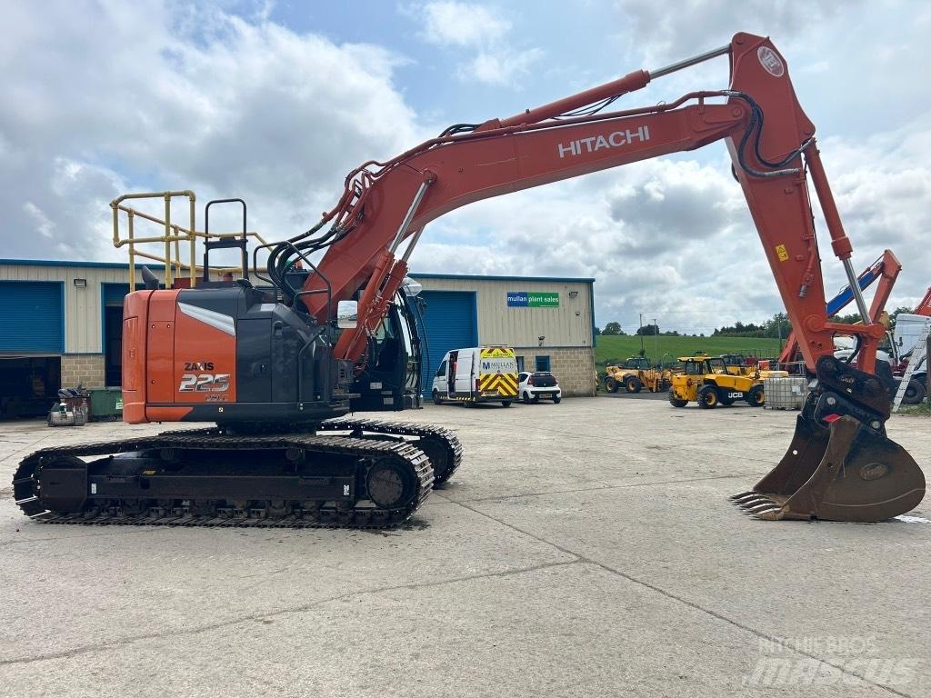Hitachi ZX225 USLC-7 Εκσκαφείς με ερπύστριες