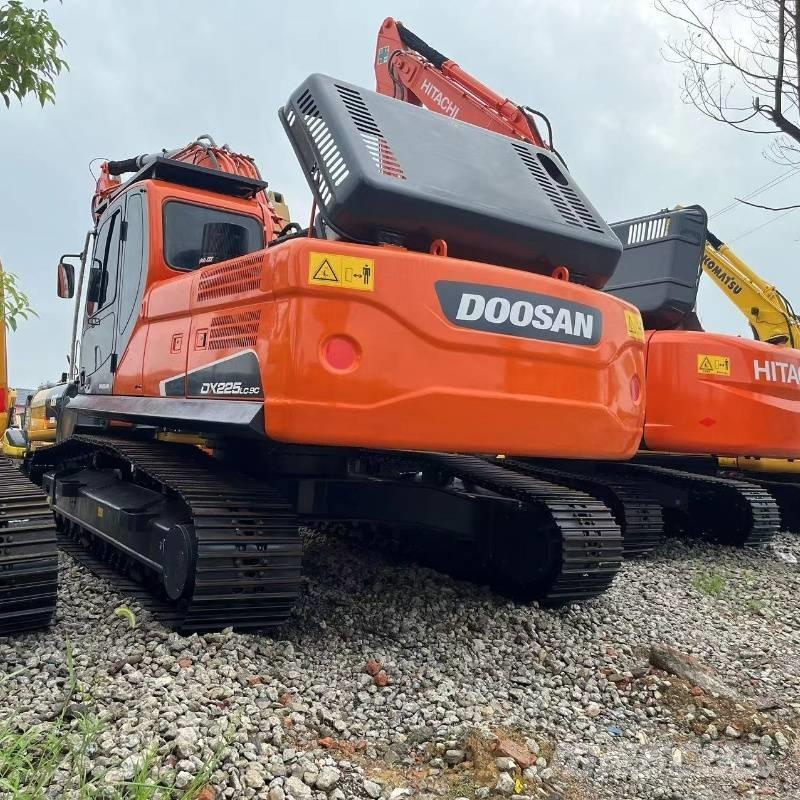 Doosan DX 225 Εκσκαφείς με ερπύστριες