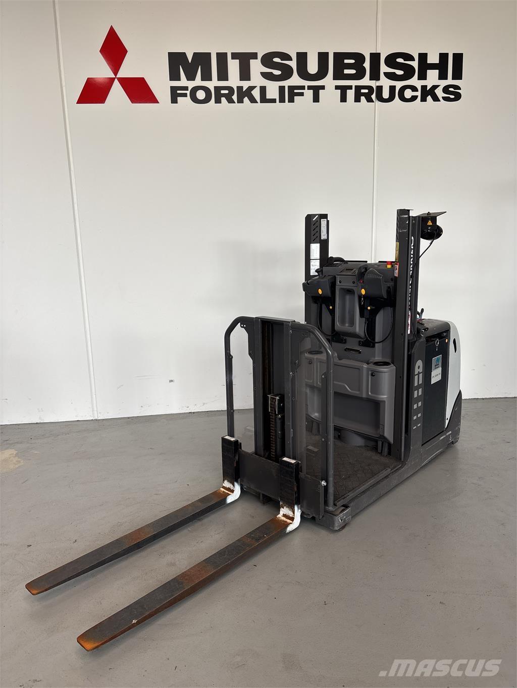 UniCarriers EPL100 Περονοφόρο ανυψωτικό συλλογής παραγγελιών μικρού ύψους